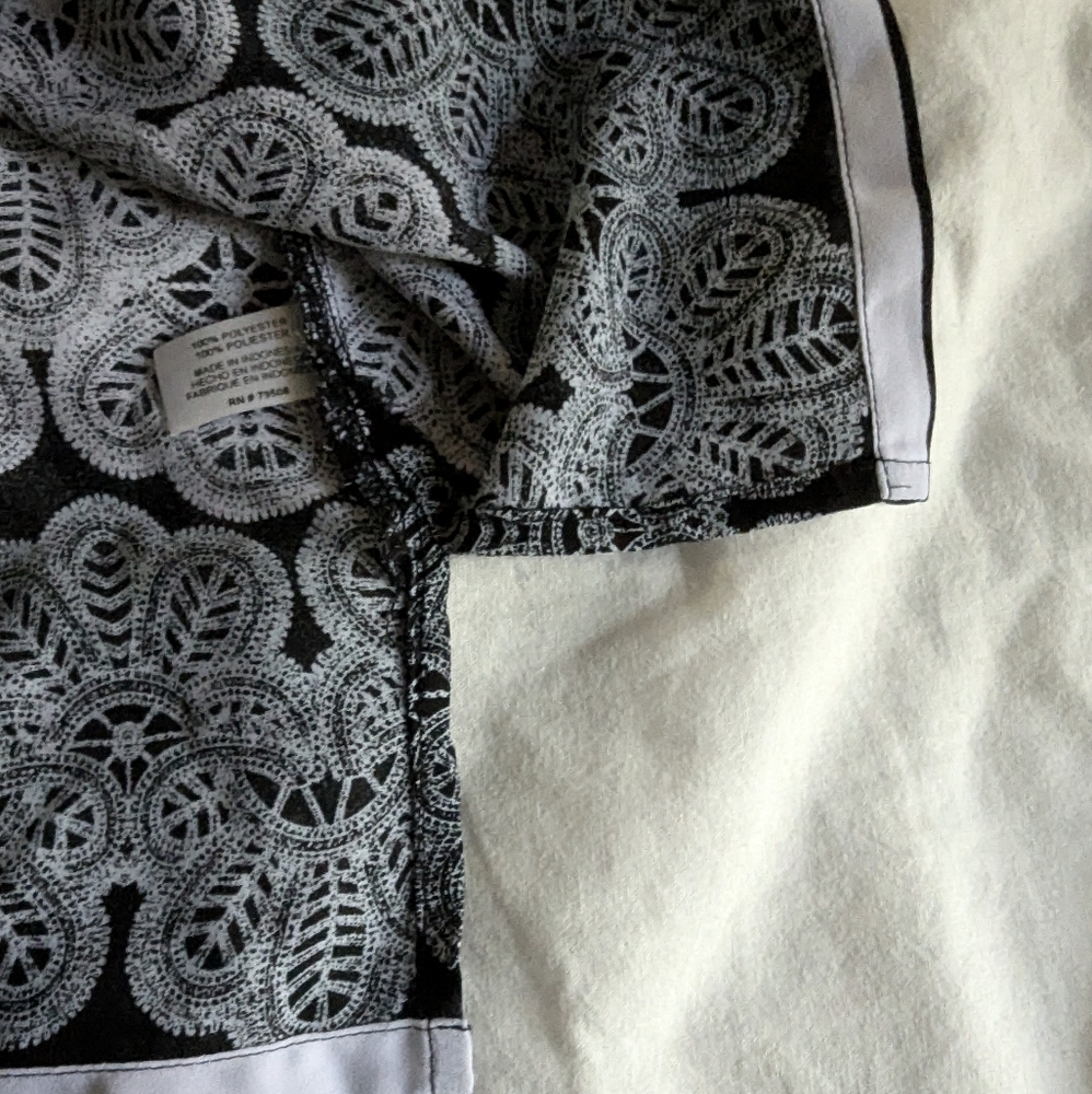 Violet + Claire & Jaclyn Smith Blouse - Picture 3 of 12